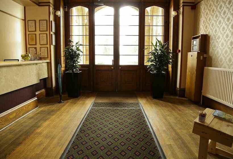 فندق Studley Castle