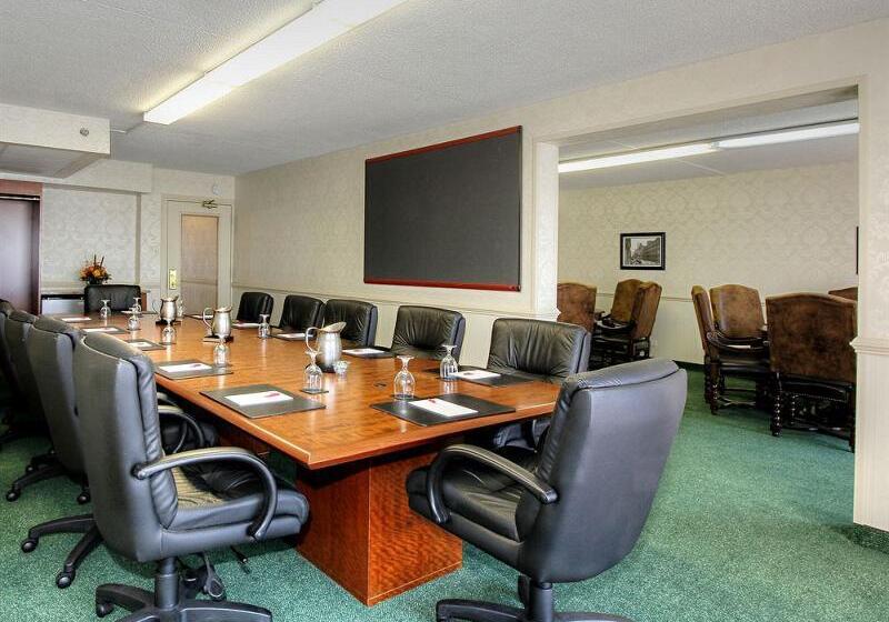 Clarion Hotel Philadelphia International Airport