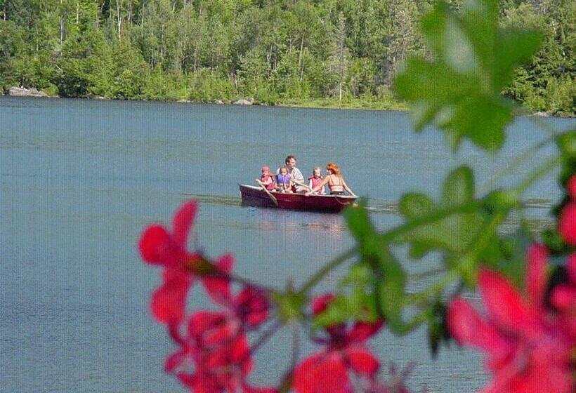Отель Auberge Du Lac Morency