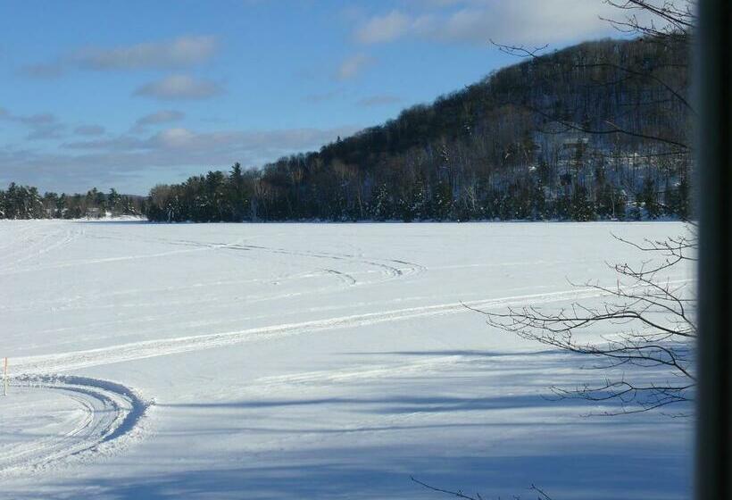 Отель Auberge Du Lac Morency