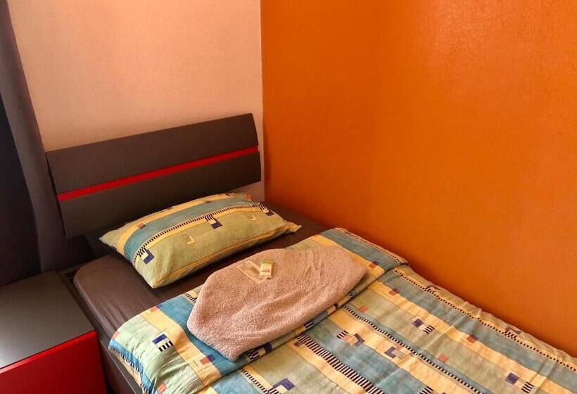 בית מלון כפרי Auberge Pour Tous