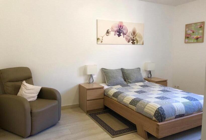 בית מלון כפרי Auberge Pour Tous