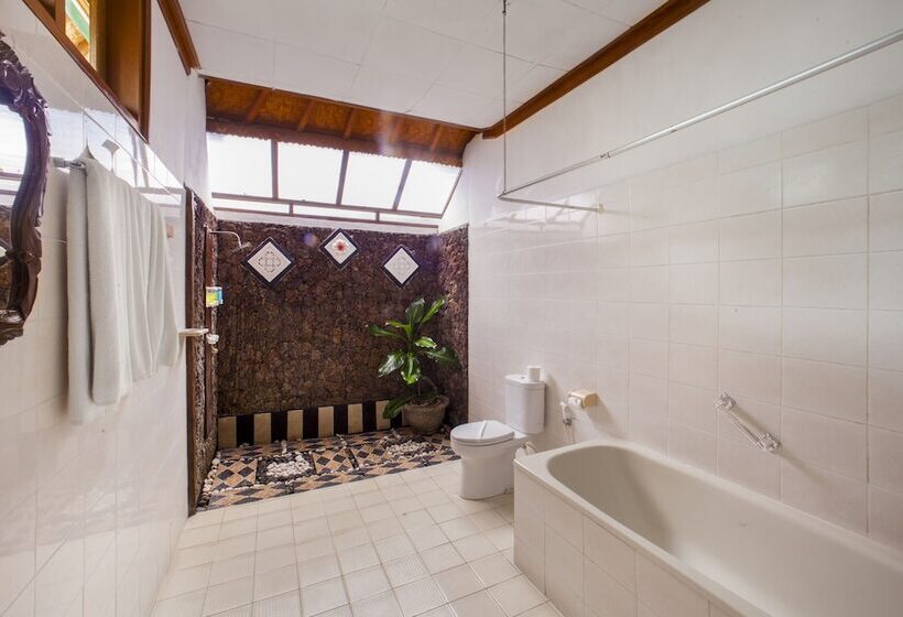 فندق Bali Taman Beach Resort & Spa Lovina