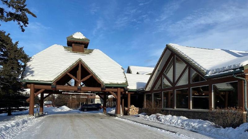 Отель Canmore Rocky Mountain Inn