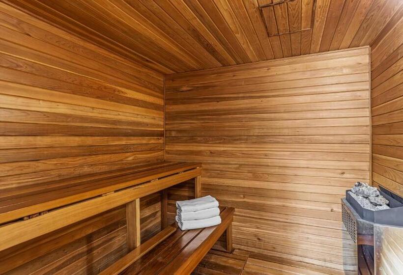 Отель Canmore Rocky Mountain Inn