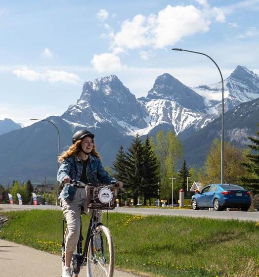 Отель Canmore Rocky Mountain Inn