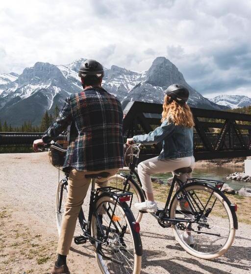 Отель Canmore Rocky Mountain Inn