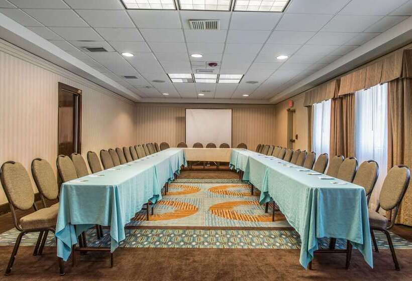 ホテル Clarion Inn New London  Mystic