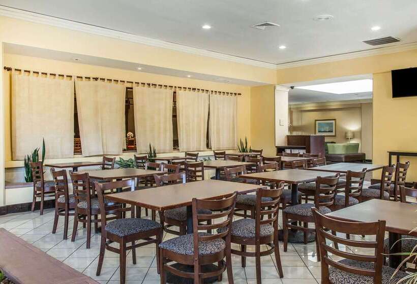 ホテル Clarion Inn New London  Mystic