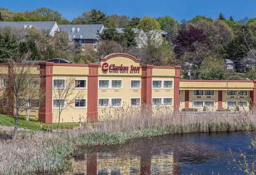 ホテル Clarion Inn New London  Mystic