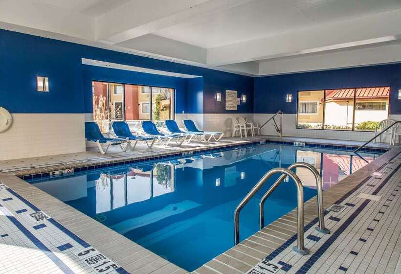 ホテル Clarion Inn New London  Mystic