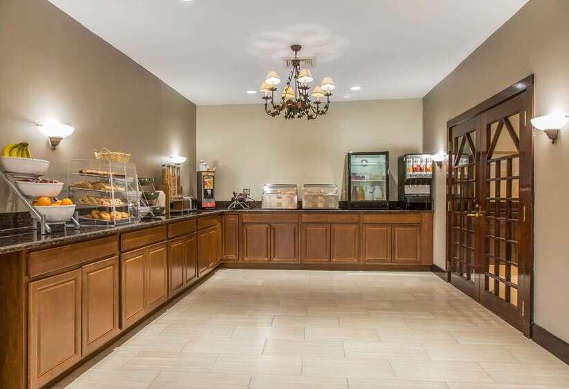 ホテル Clarion Inn New London  Mystic