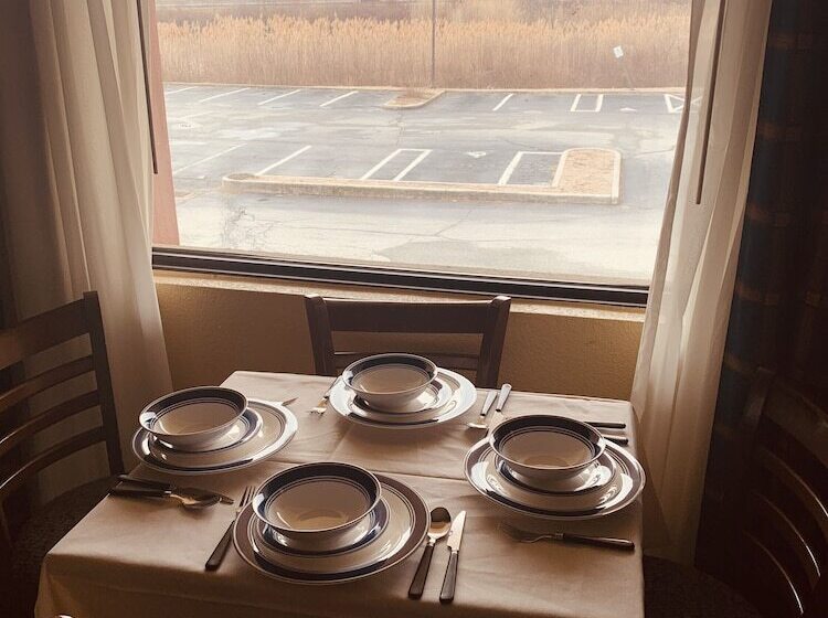 ホテル Clarion Inn New London  Mystic