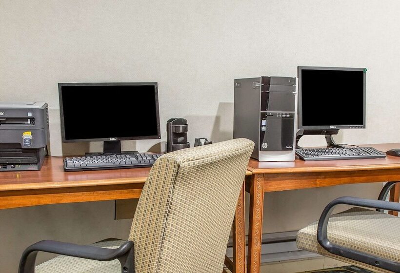 ホテル Clarion Inn New London  Mystic