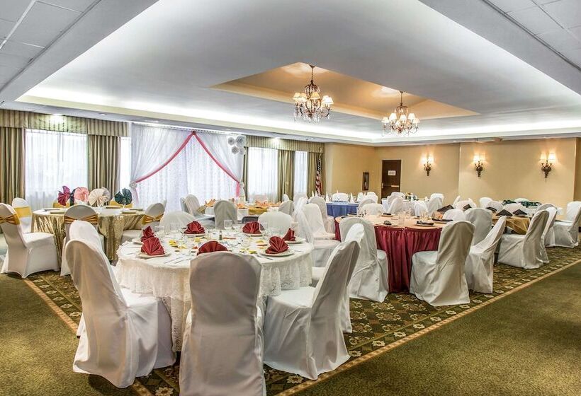 ホテル Clarion Inn New London  Mystic