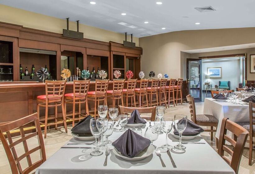 ホテル Clarion Inn New London  Mystic