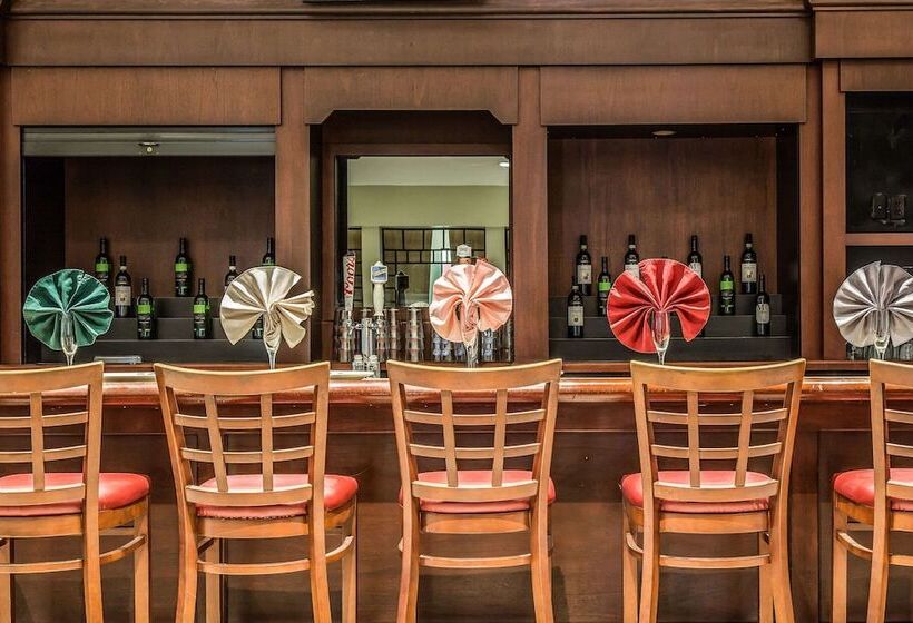 ホテル Clarion Inn New London  Mystic