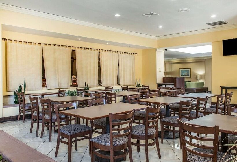 ホテル Clarion Inn New London  Mystic