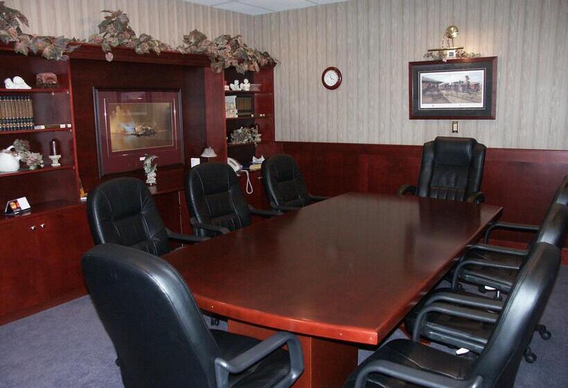 Coast Abbotsford Hotel & Suites