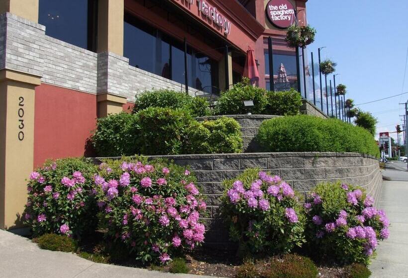 Coast Abbotsford Hotel & Suites