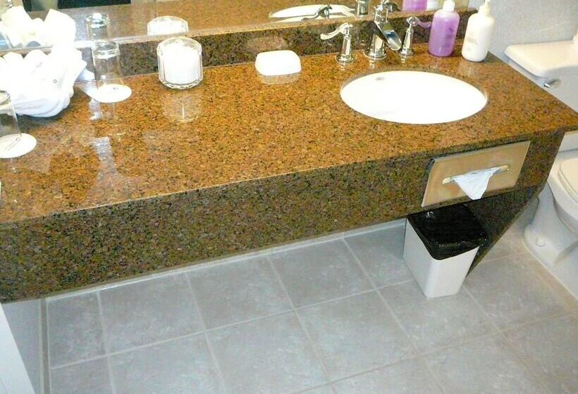 Coast Abbotsford Hotel & Suites