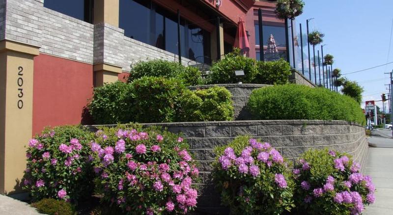 Coast Abbotsford Hotel & Suites