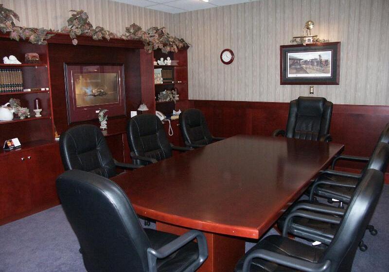 Coast Abbotsford Hotel & Suites