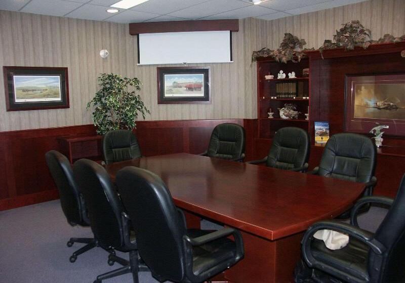 Coast Abbotsford Hotel & Suites