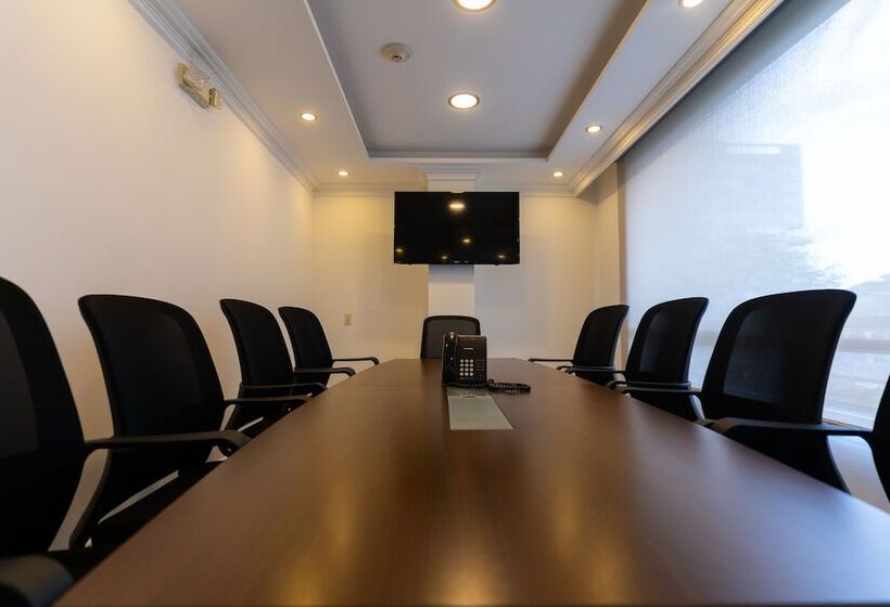 ホテル Dann Carlton Quito