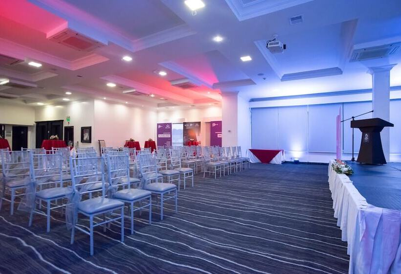 ホテル Dann Carlton Quito