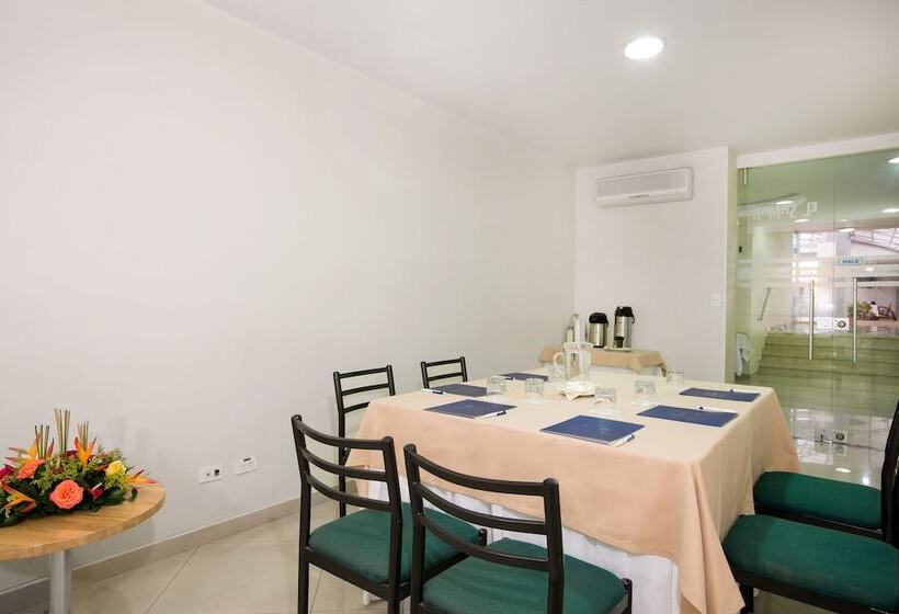 هتل Dann Combeima