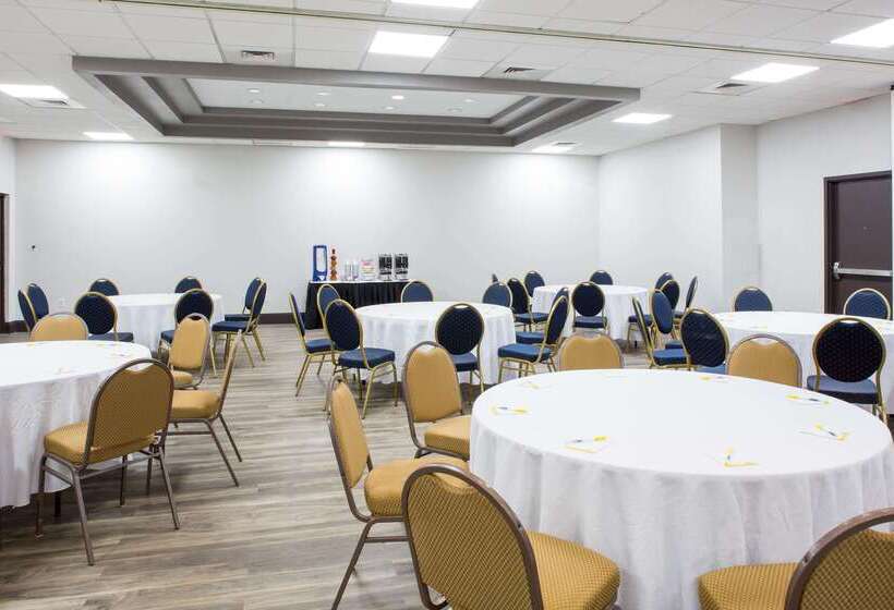 호텔 Days Inn & Suites By Wyndham Orlando Airport
