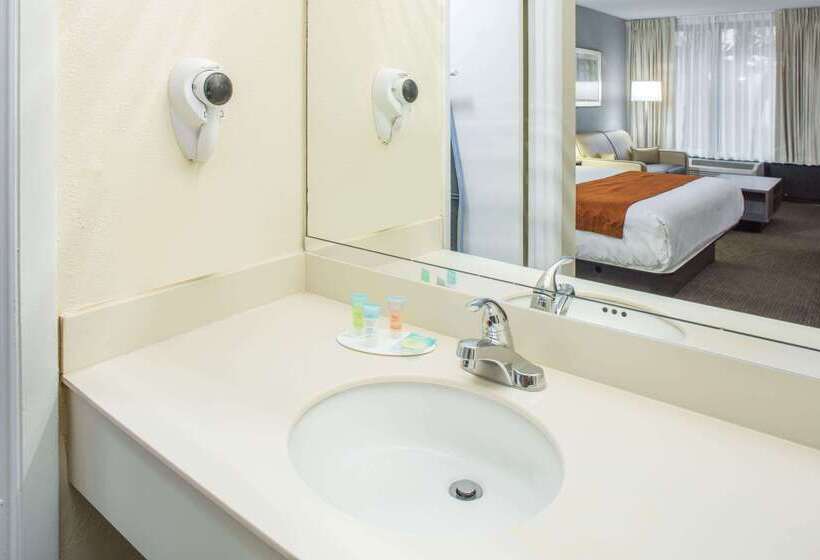 호텔 Days Inn & Suites By Wyndham Orlando Airport