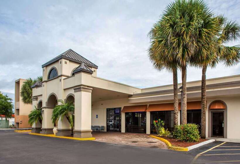 호텔 Days Inn & Suites By Wyndham Orlando Airport