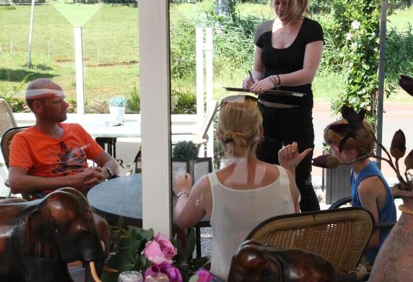 ホテル De Harmonie