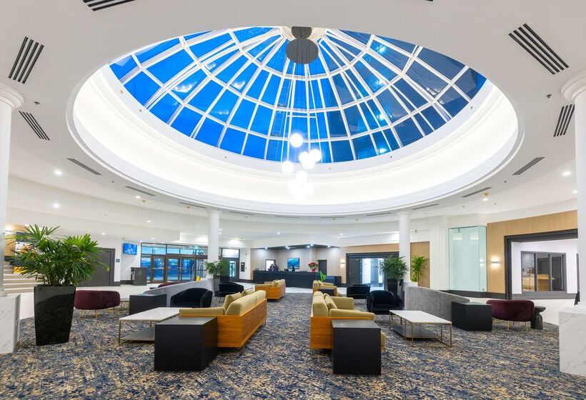 בית מלון כפרי Doubletree By Hilton Calgary North
