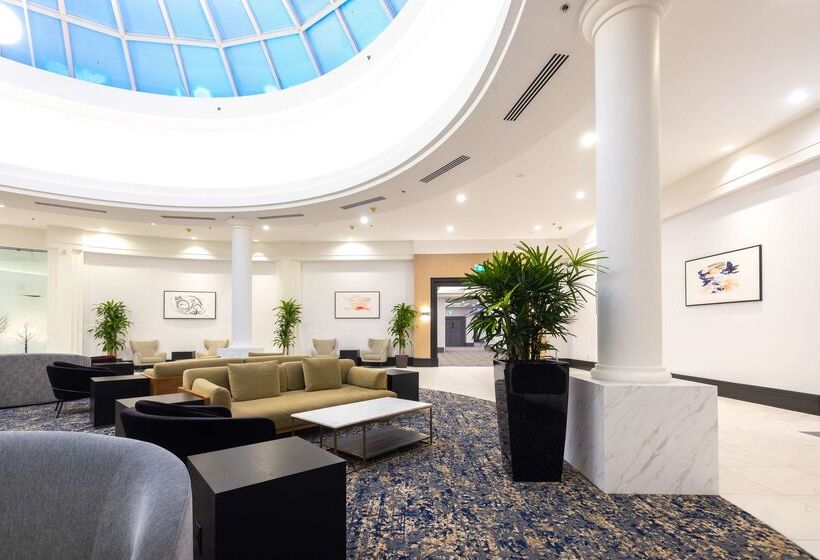 בית מלון כפרי Doubletree By Hilton Calgary North