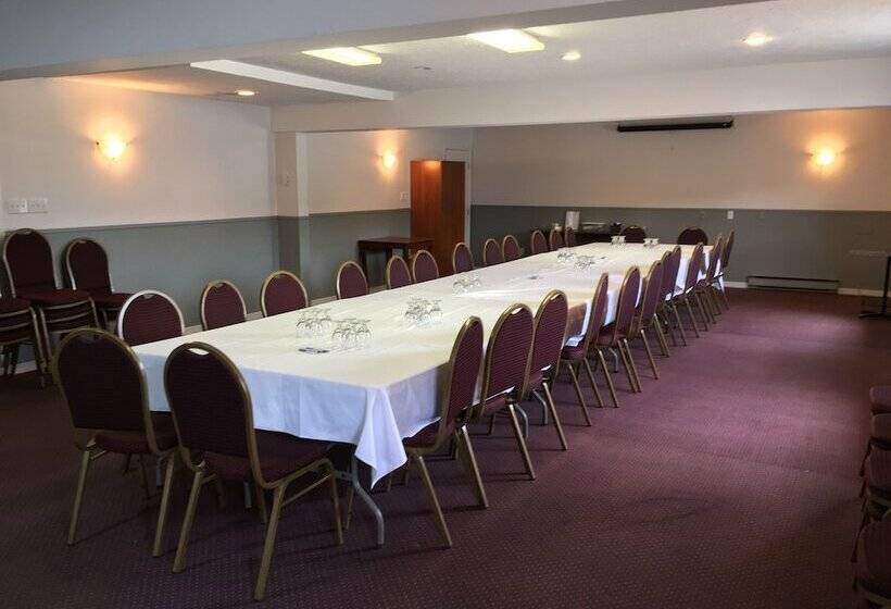 فندق Fairway Inn