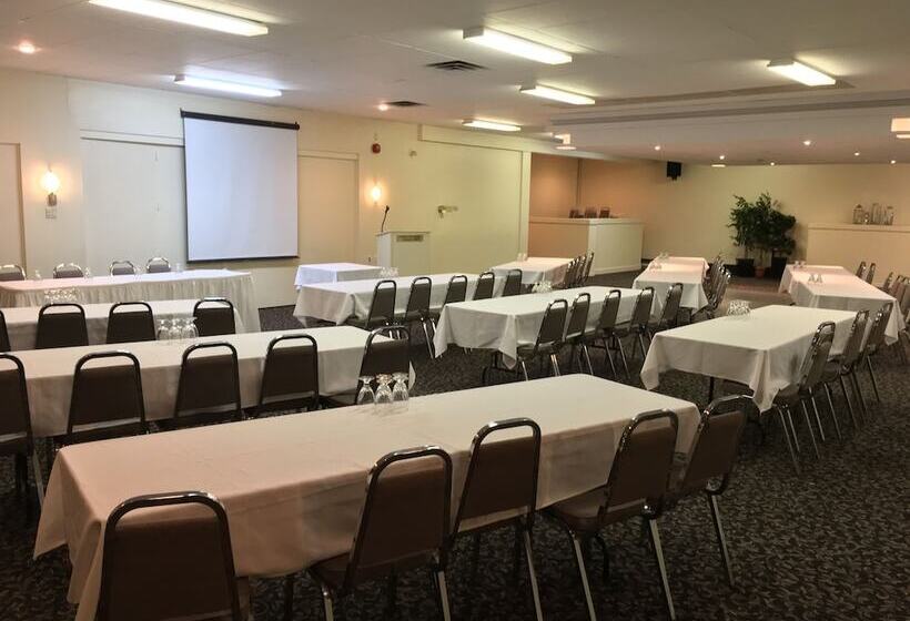 فندق Fairway Inn