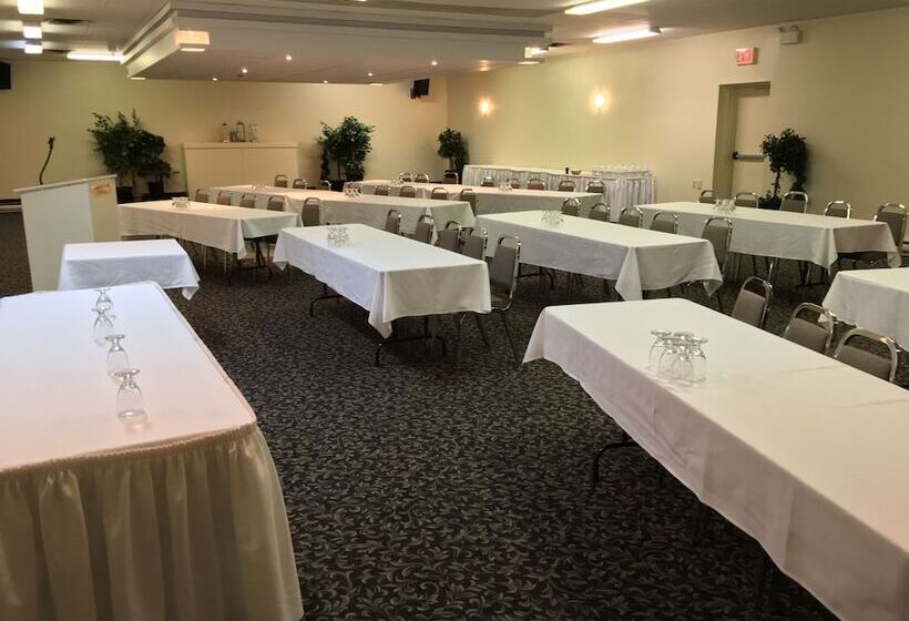 فندق Fairway Inn