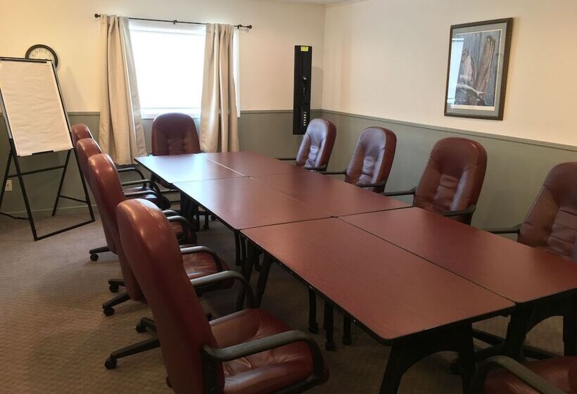 فندق Fairway Inn