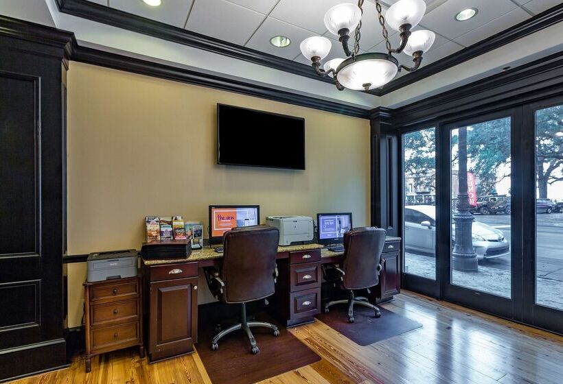 בית מלון כפרי Hampton Inn Savannah Historic District