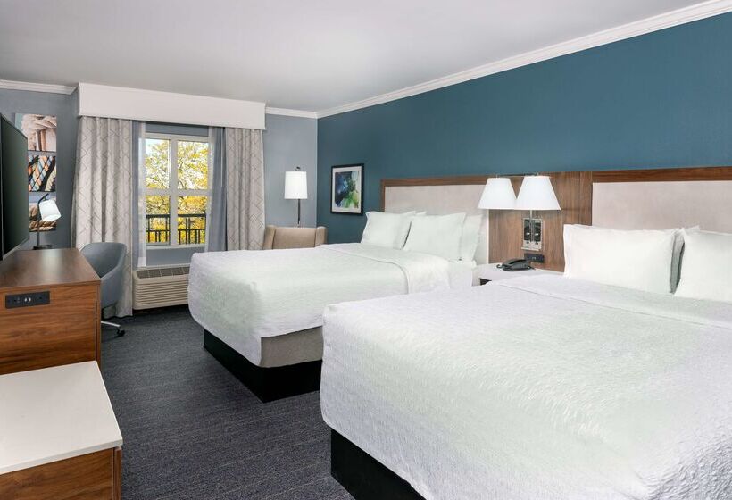 בית מלון כפרי Hampton Inn Savannah Historic District
