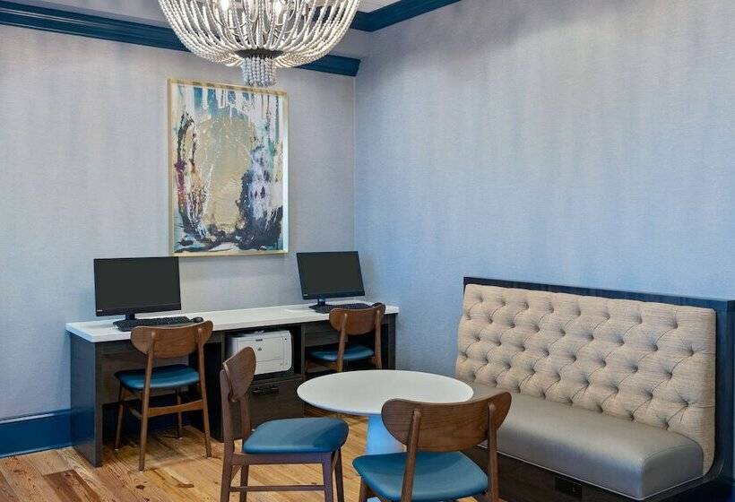 בית מלון כפרי Hampton Inn Savannah Historic District