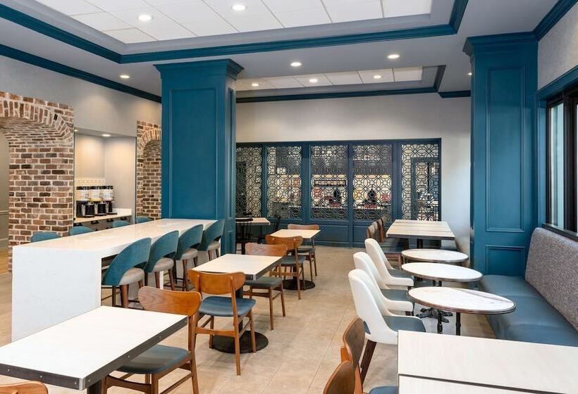 בית מלון כפרי Hampton Inn Savannah Historic District