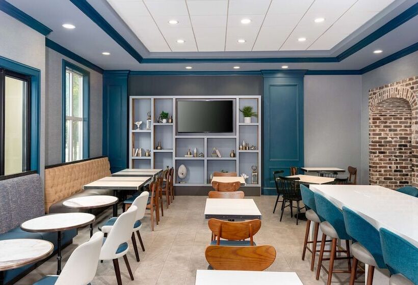 בית מלון כפרי Hampton Inn Savannah Historic District