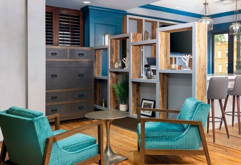 בית מלון כפרי Hampton Inn Savannah Historic District