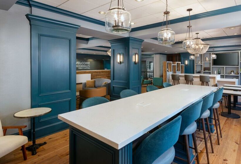 בית מלון כפרי Hampton Inn Savannah Historic District