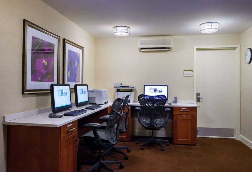 Отель Hilton Garden Inn Queens/jfk Airport