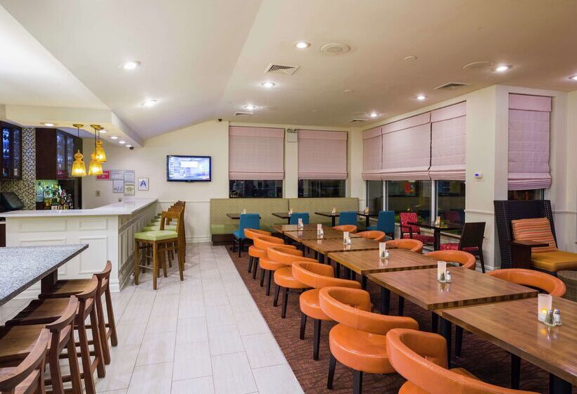 Отель Hilton Garden Inn Queens/jfk Airport